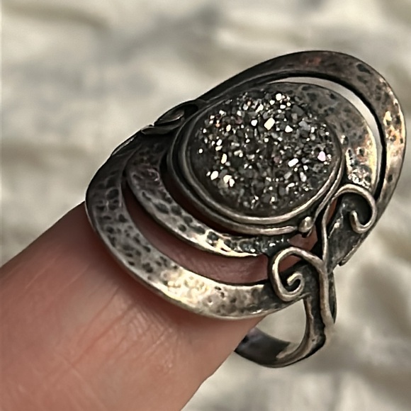 Drusy Quartz Sterling Statement Ring Size 9 Made In Israel. Hammered swirls - Picture 13 of 13